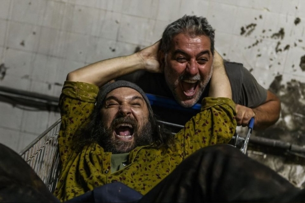 &Kappa;&alpha;&kappa;ά &tau;&alpha; &psi;έ&mu;&alpha;&tau;&alpha;, s4, ep.01: O Billy G. &pi;έ&theta;&alpha;&nu;&epsilon;