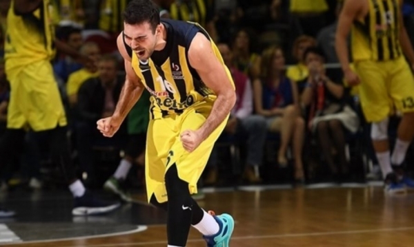 Σλούκας στο Fullbasket: &quot;Σχολείο ο Μαντουλίδης&quot;.