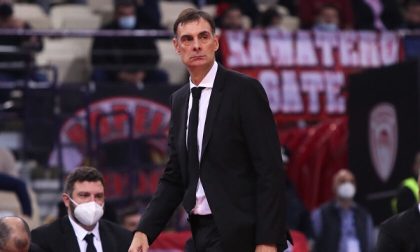 Το μακρινό ριμπάουντ, Day 33: Coach of the Year